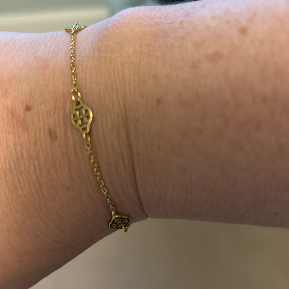 Tory Burch logo bracelet with toggle. EUC.